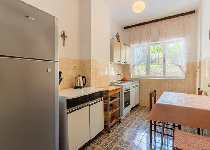 Apartment Mici 1 *
