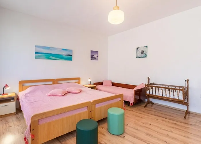 Mici 1 Apartment Cres