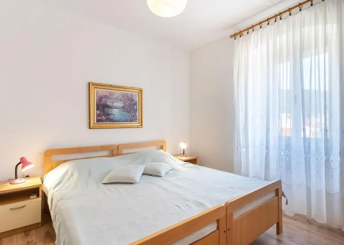 Apartment Mici 1 *