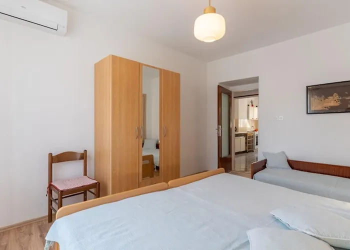 Apartment Mici 1 *