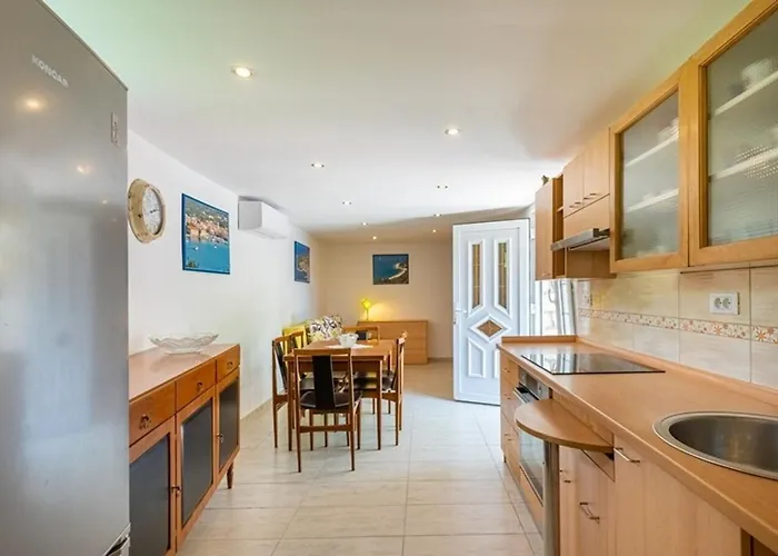 Apartment Mici 1 Cres
