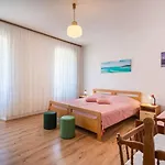 Apartament Mici 1
